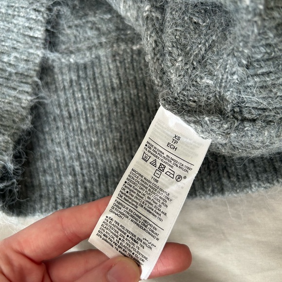 Old Navy Grey Sleeveless Turtle Neck Sweater Vest - Picture 6 of 8